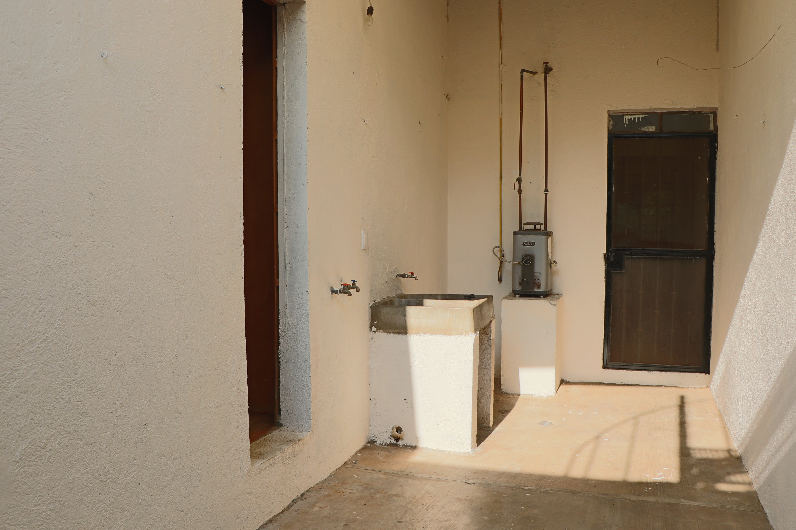 COMMERCIAL HOUSE FOR RENT IN BRENAMIEL OAXACA